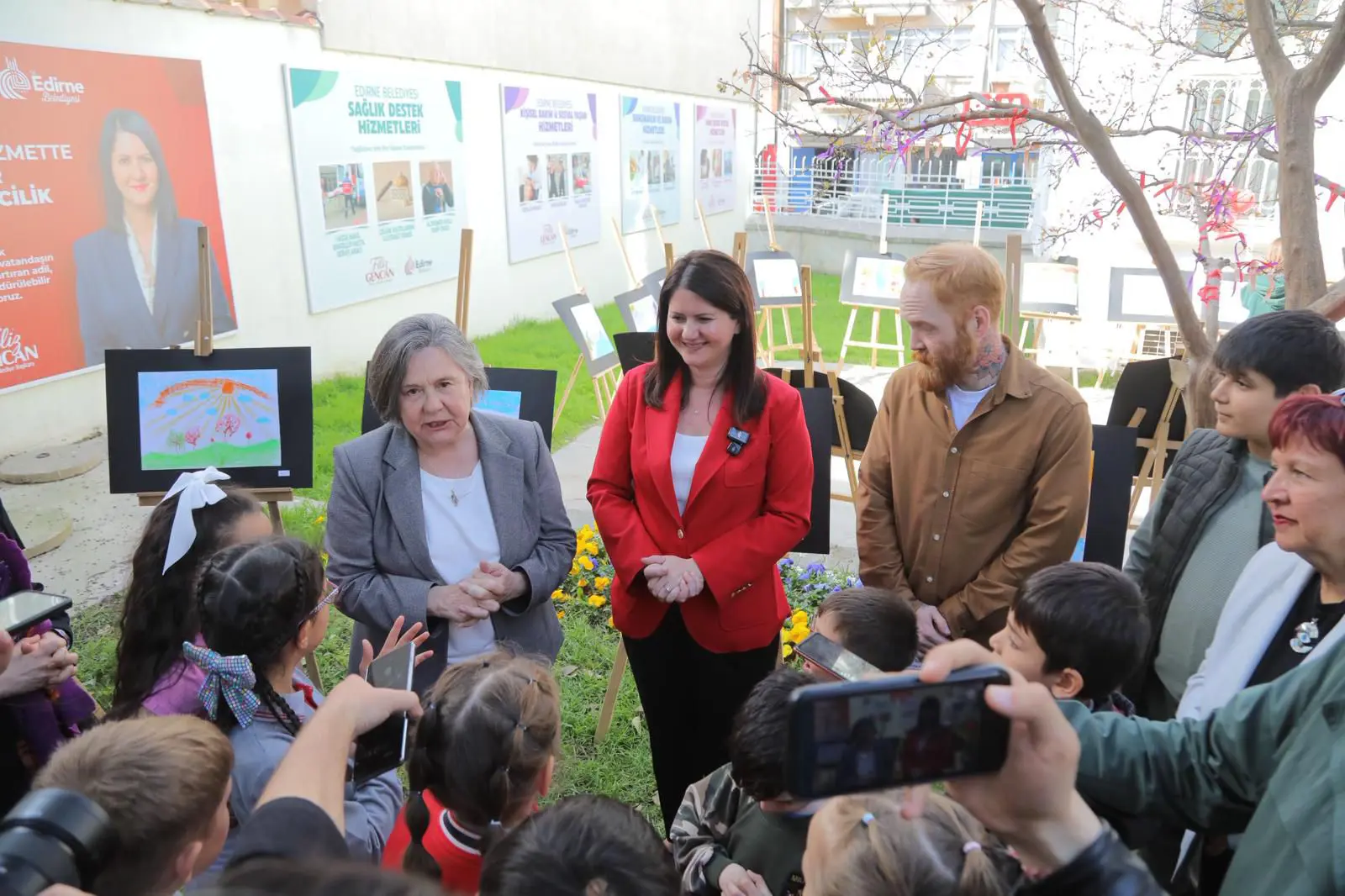 EDİRNE BELEDİYESİ 23 NİSAN ŞENLİĞİ RENKLİ GÖRÜNTÜLERE SAHNE OLDU galeri görseli